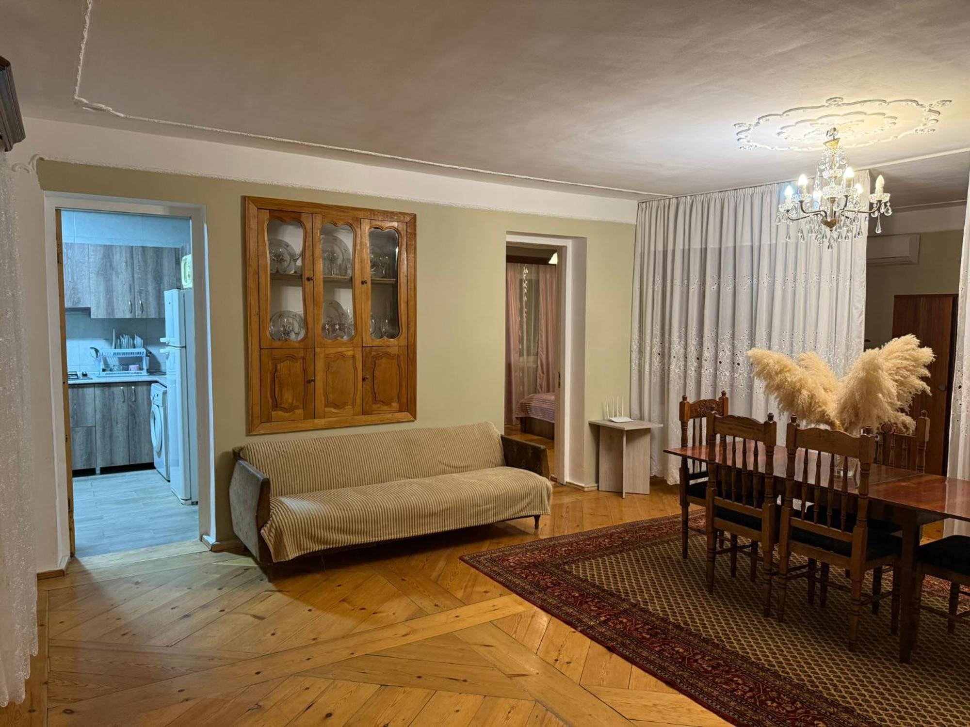 Guest House T&N Koutaïssi Extérieur photo